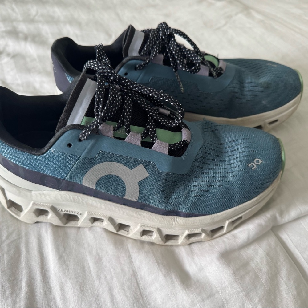 On Cloud Women’s Running Shoes